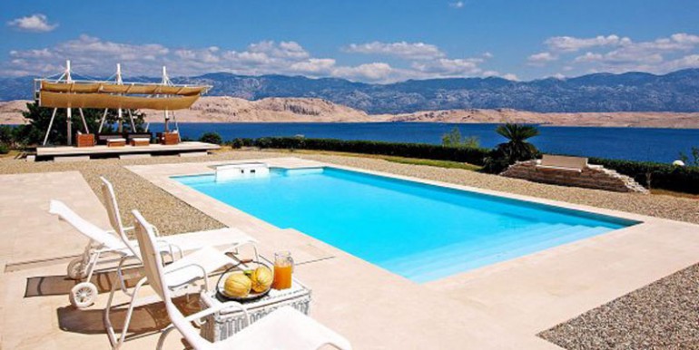Villa with Pool (9)